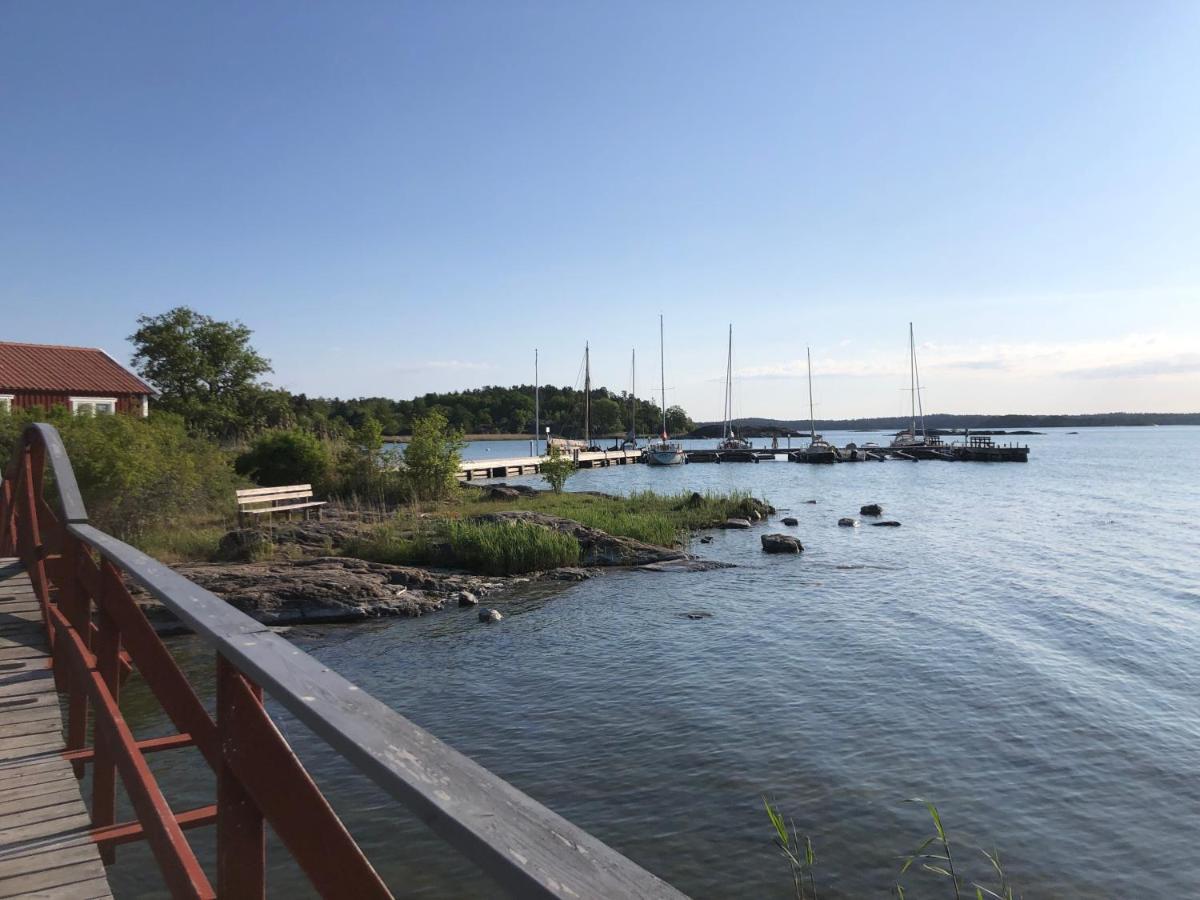 Minihus Med Stor Traedgardstomt Naera Golf Och Hav Villa Trosa Exterior foto