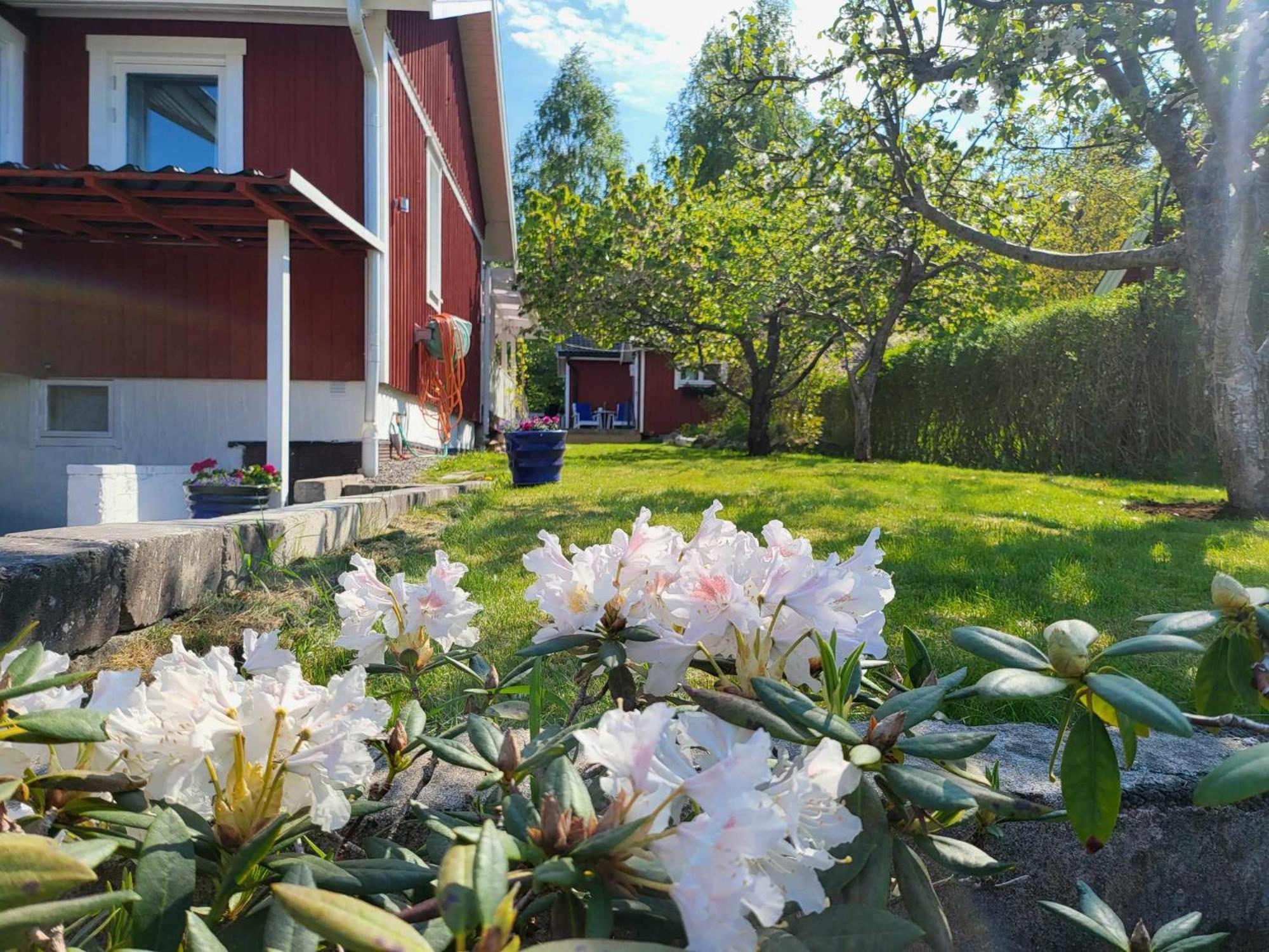 Minihus Med Stor Traedgardstomt Naera Golf Och Hav Villa Trosa Exterior foto