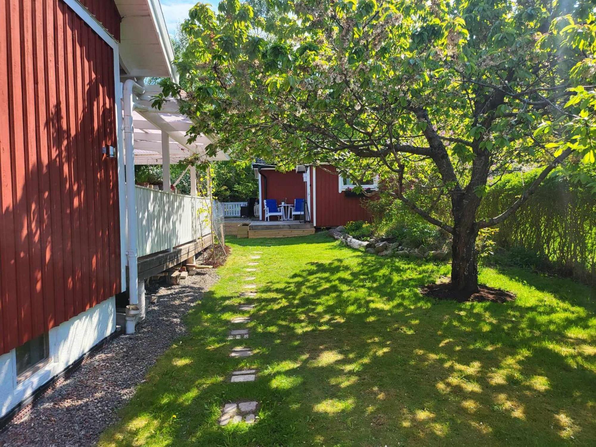 Minihus Med Stor Traedgardstomt Naera Golf Och Hav Villa Trosa Exterior foto