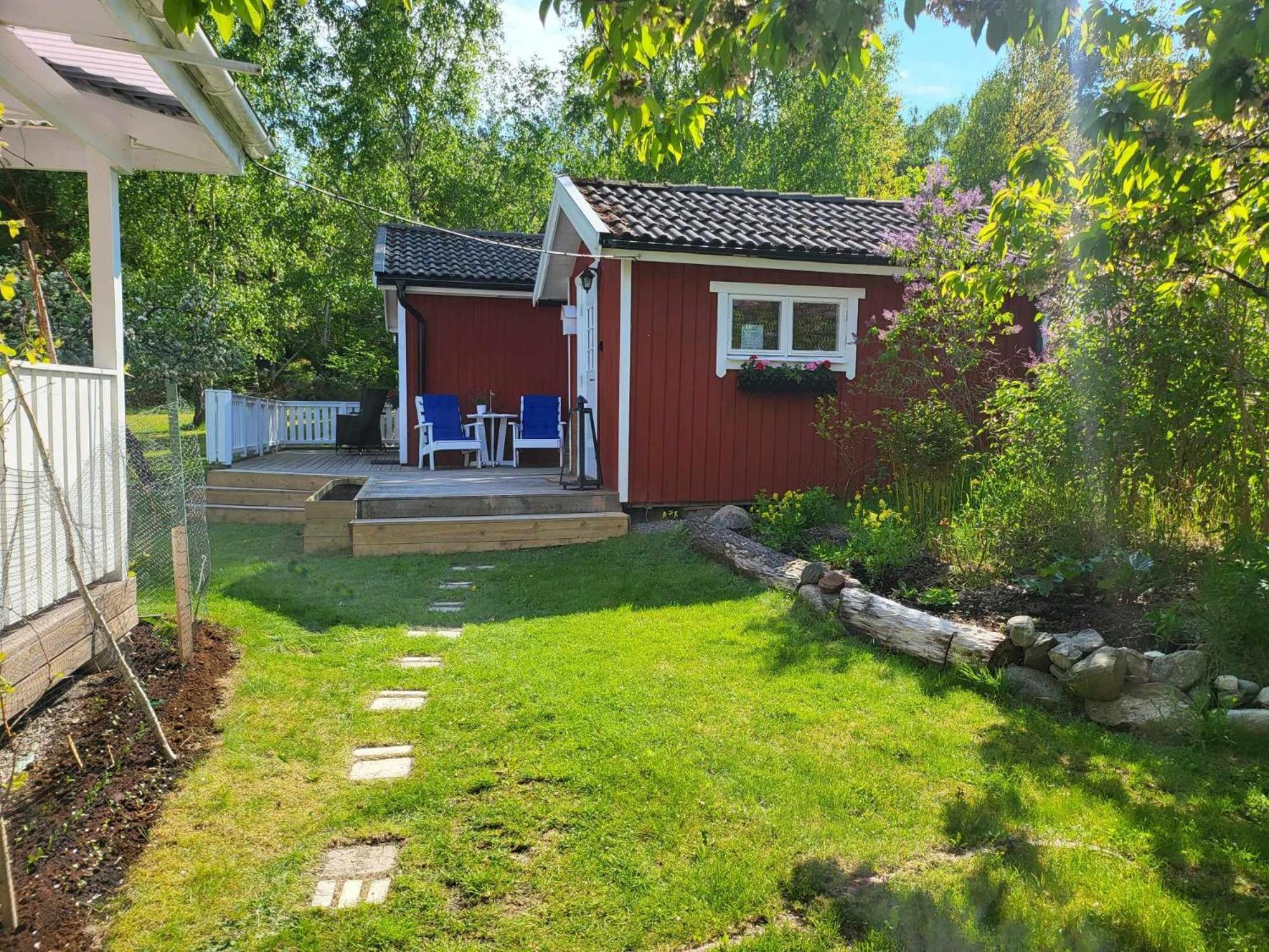 Minihus Med Stor Traedgardstomt Naera Golf Och Hav Villa Trosa Exterior foto